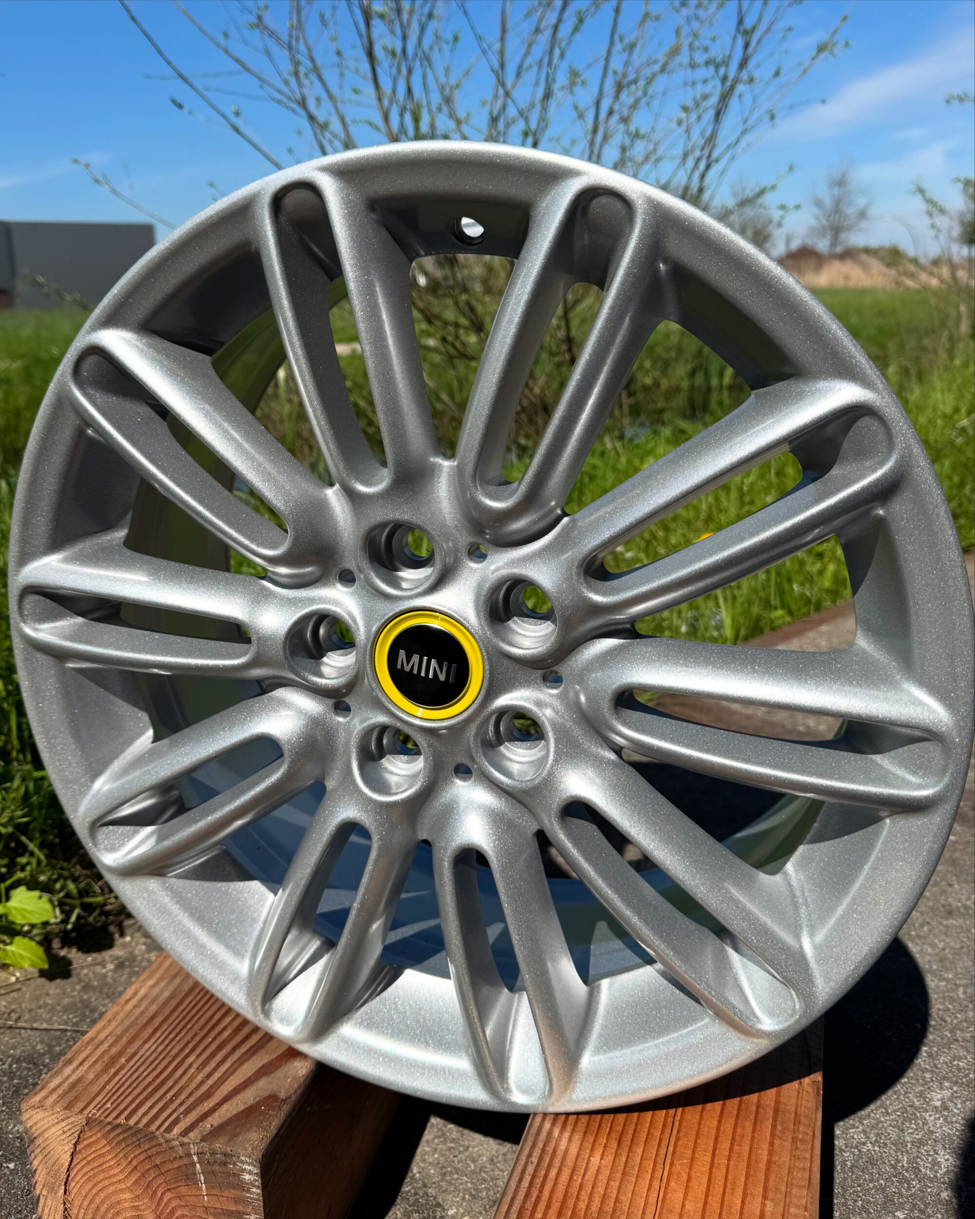 Gepoedercoat metalen onderdeel met strakke afwerking